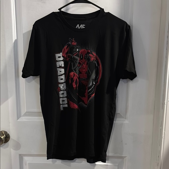 Marvel Black Deadpool Graphic T-Shirt adult medium - Picture 2 of 3